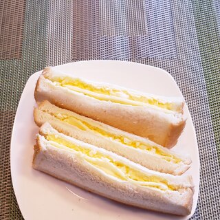 たまご とチーズのサンドイッチ